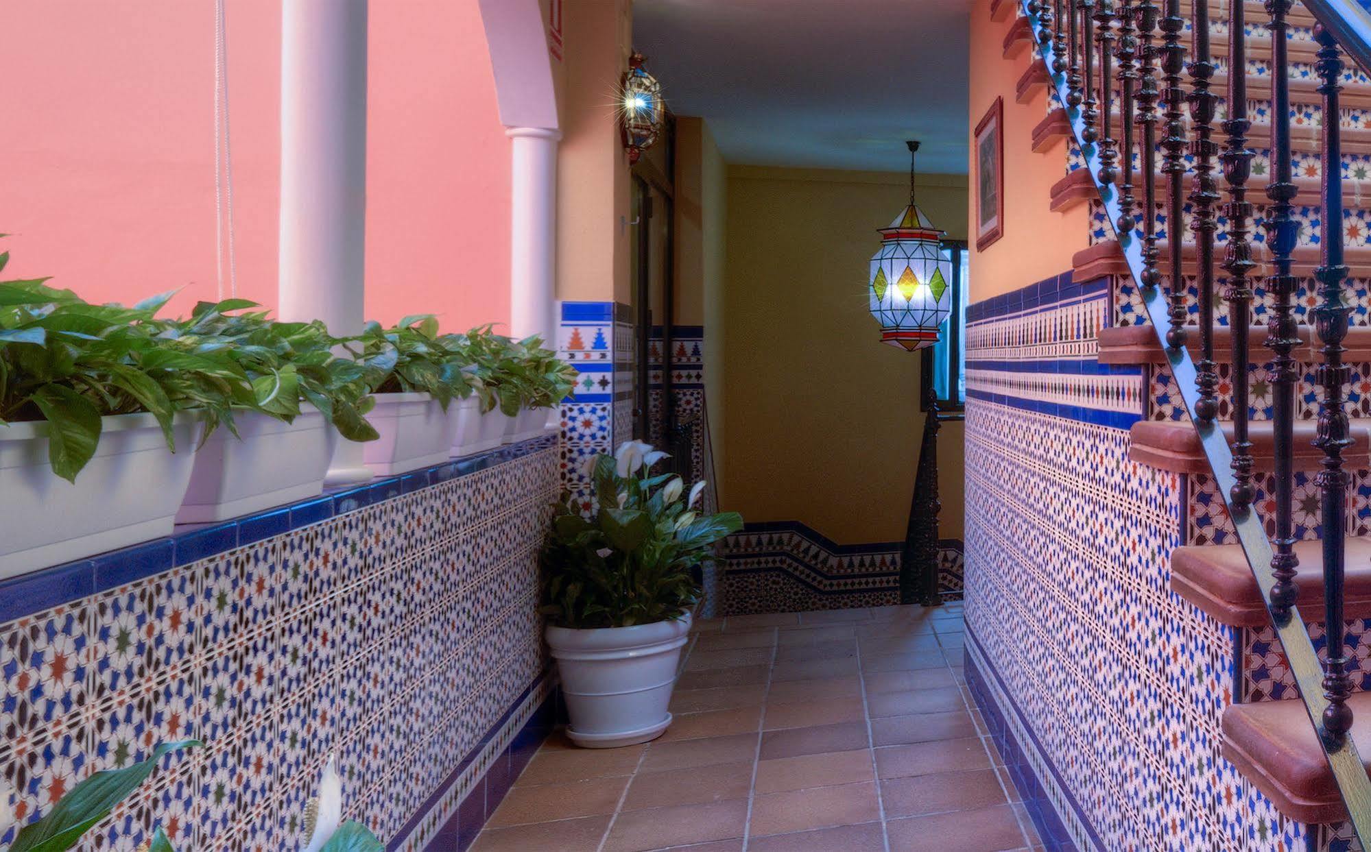 Hotel Dona Lina Seville Exterior photo